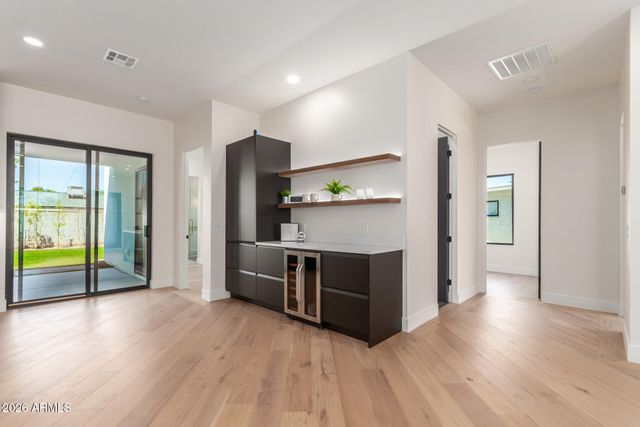 3014 E AVALON Drive, Phoenix, AZ 85016