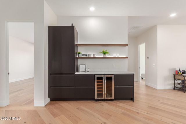 3014 E AVALON Drive, Phoenix, AZ 85016