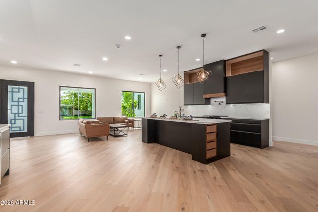 3014 E AVALON Drive, Phoenix, AZ 85016