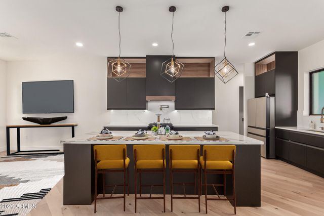 3014 E AVALON Drive, Phoenix, AZ 85016