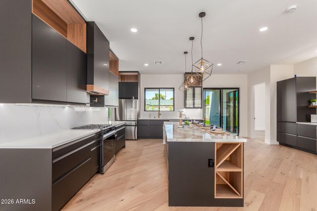 3014 E AVALON Drive, Phoenix, AZ 85016