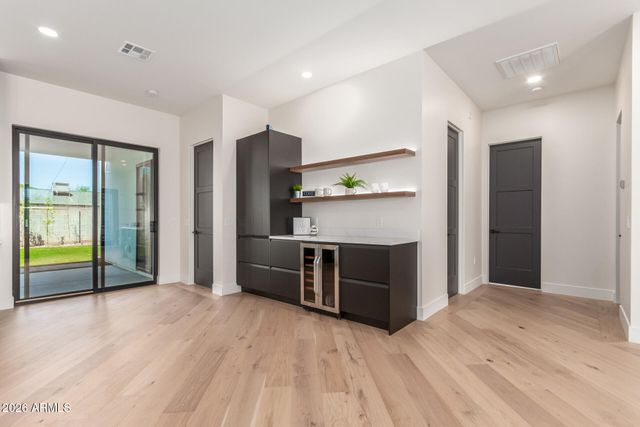 3014 E AVALON Drive, Phoenix, AZ 85016