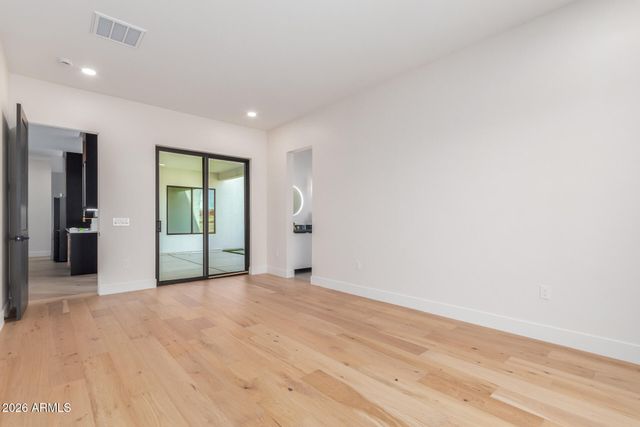 3014 E AVALON Drive, Phoenix, AZ 85016