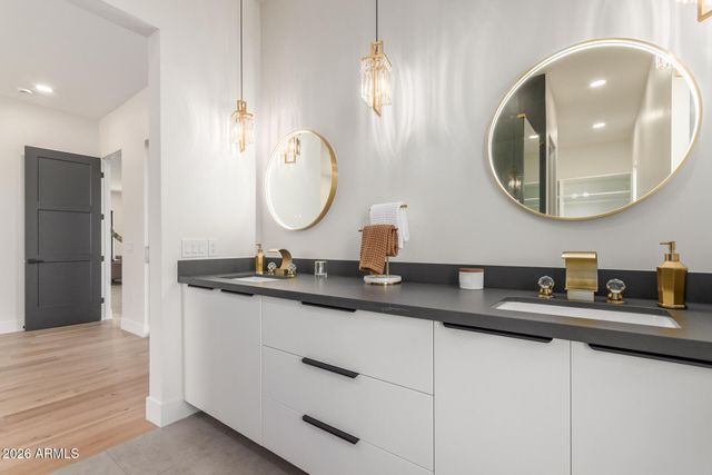 3014 E AVALON Drive, Phoenix, AZ 85016