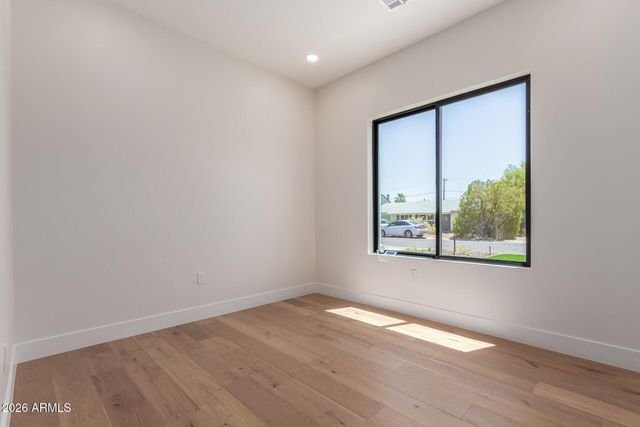 3014 E AVALON Drive, Phoenix, AZ 85016