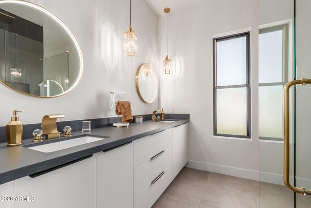 3014 E AVALON Drive, Phoenix, AZ 85016