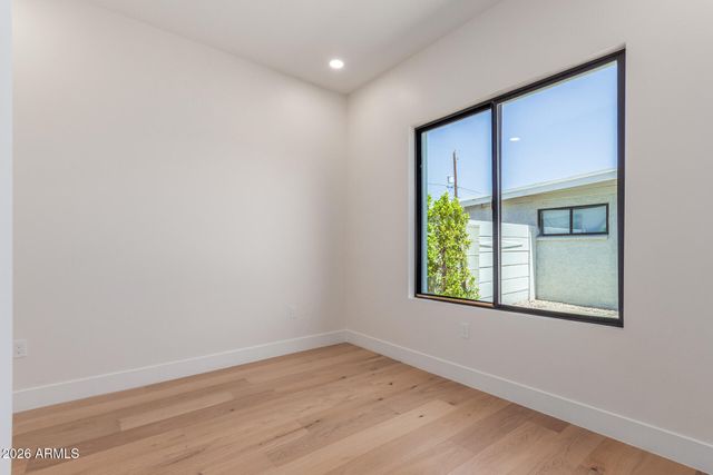 3014 E AVALON Drive, Phoenix, AZ 85016