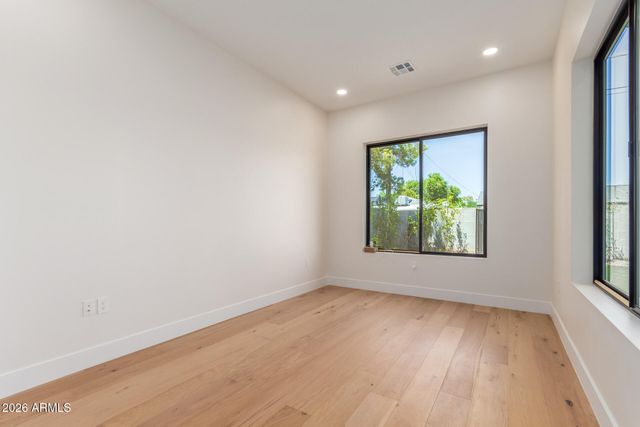 3014 E AVALON Drive, Phoenix, AZ 85016