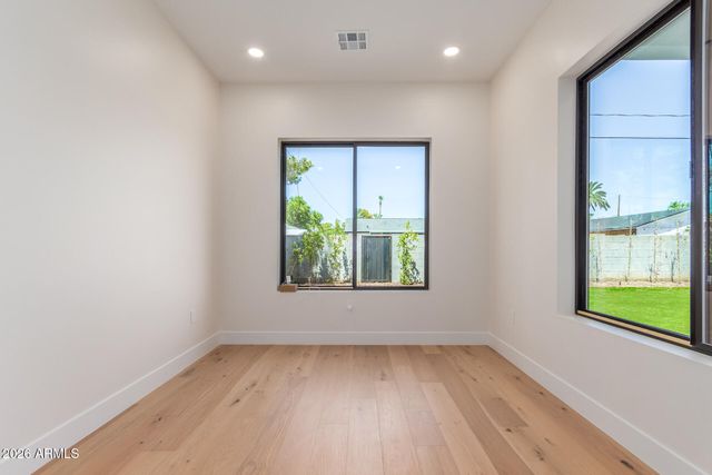 3014 E AVALON Drive, Phoenix, AZ 85016