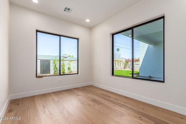 3014 E AVALON Drive, Phoenix, AZ 85016