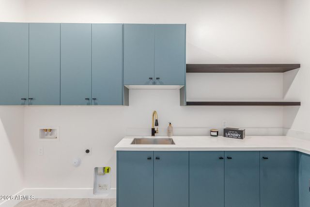 3014 E AVALON Drive, Phoenix, AZ 85016