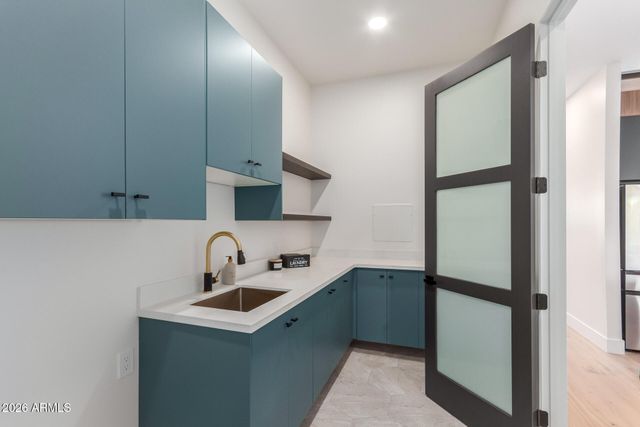 3014 E AVALON Drive, Phoenix, AZ 85016