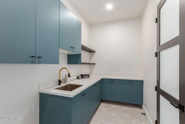 3014 E AVALON Drive, Phoenix, AZ 85016