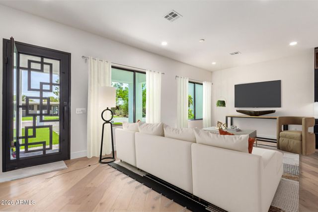 3014 E AVALON Drive, Phoenix, AZ 85016