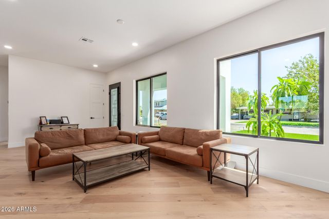 3014 E AVALON Drive, Phoenix, AZ 85016