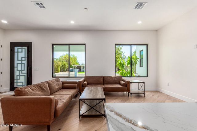 3014 E AVALON Drive, Phoenix, AZ 85016