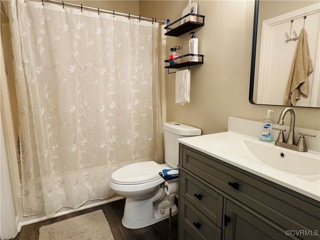 9466 Lost Forest Dr, North Chesterfield, VA 23237