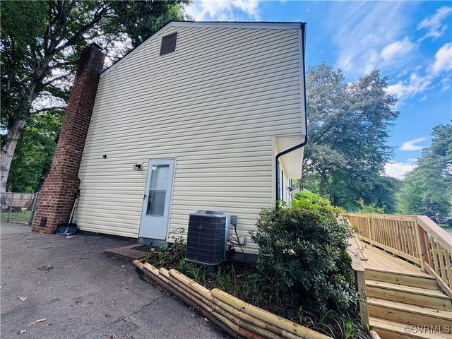 9466 Lost Forest Dr, North Chesterfield, VA 23237