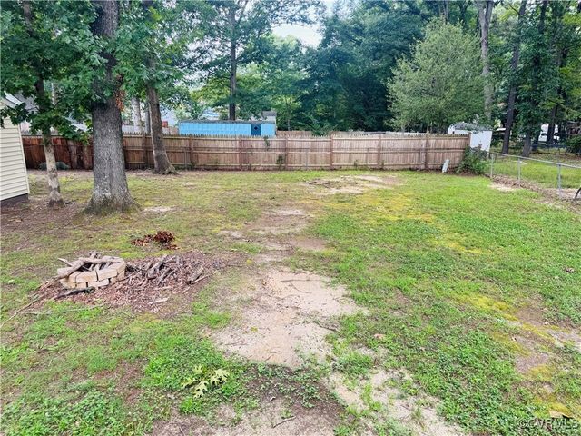 9466 Lost Forest Dr, North Chesterfield, VA 23237