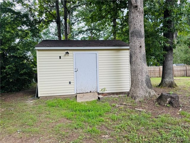9466 Lost Forest Dr, North Chesterfield, VA 23237