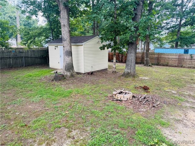 9466 Lost Forest Dr, North Chesterfield, VA 23237