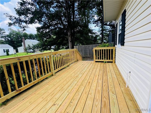 9466 Lost Forest Dr, North Chesterfield, VA 23237