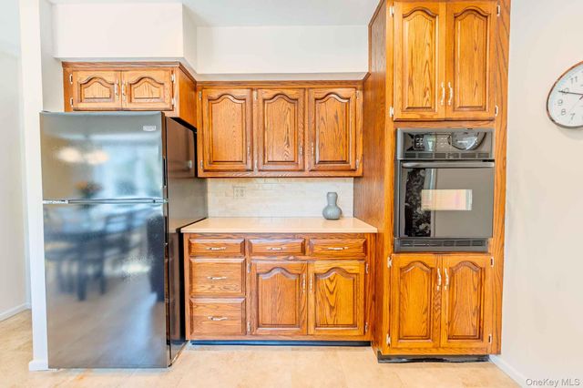 14 Linford Lane, Melville, NY 11747