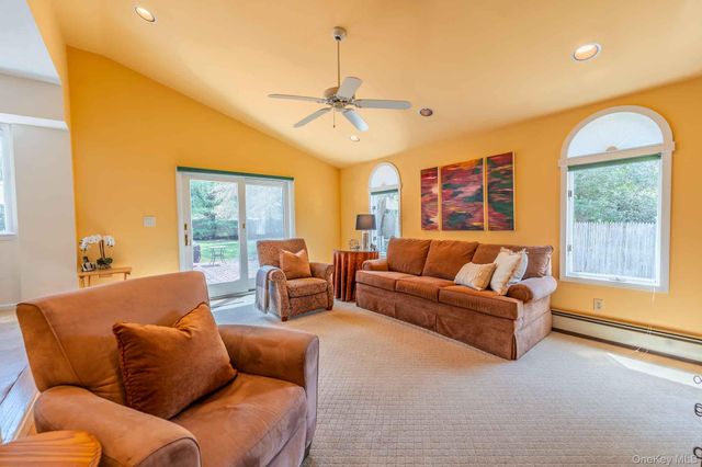 14 Linford Lane, Melville, NY 11747