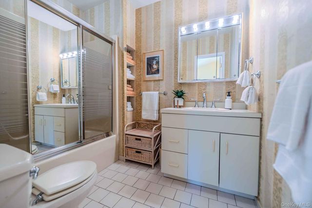 14 Linford Lane, Melville, NY 11747