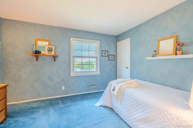 14 Linford Lane, Melville, NY 11747