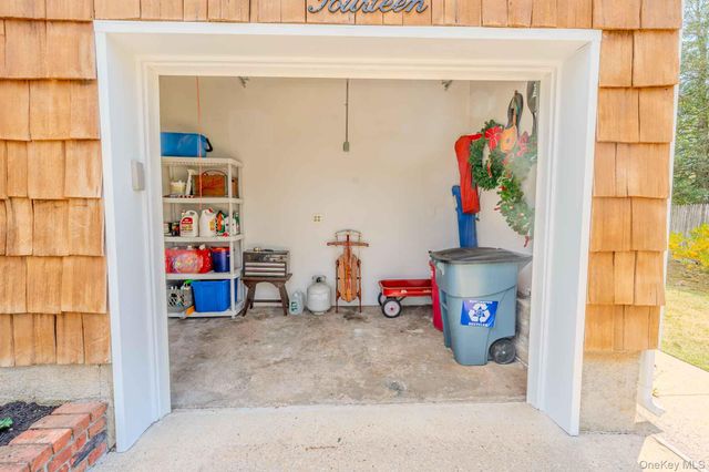 14 Linford Lane, Melville, NY 11747