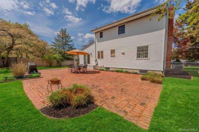 14 Linford Lane, Melville, NY 11747