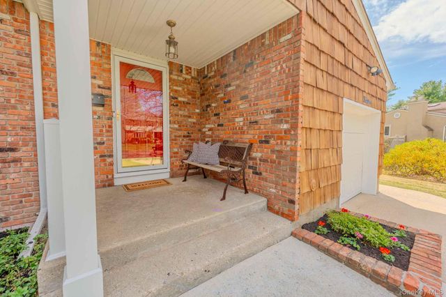 14 Linford Lane, Melville, NY 11747