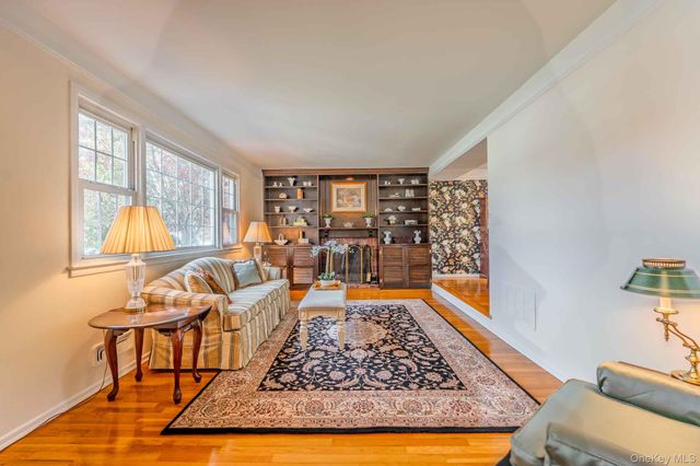 14 Linford Lane, Melville, NY 11747