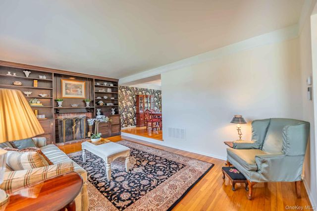 14 Linford Lane, Melville, NY 11747