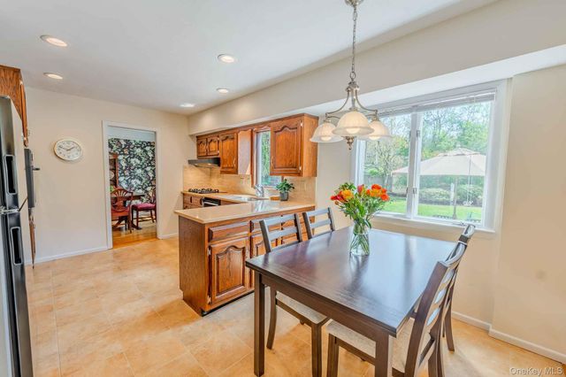 14 Linford Lane, Melville, NY 11747