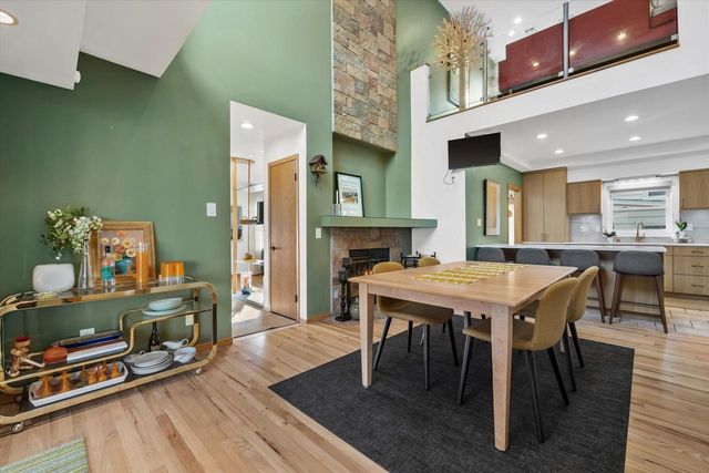 1024 E Colfax PLACE, Whitefish Bay, WI 53217