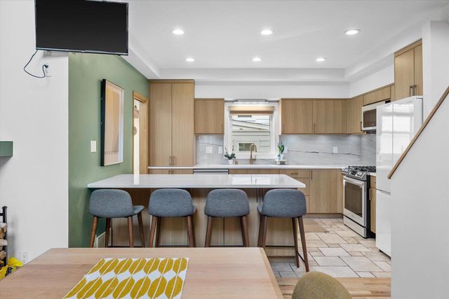 1024 E Colfax PLACE, Whitefish Bay, WI 53217