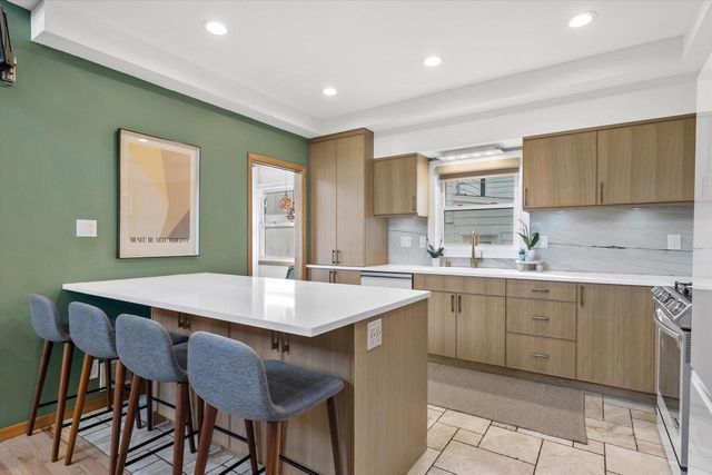 1024 E Colfax PLACE, Whitefish Bay, WI 53217