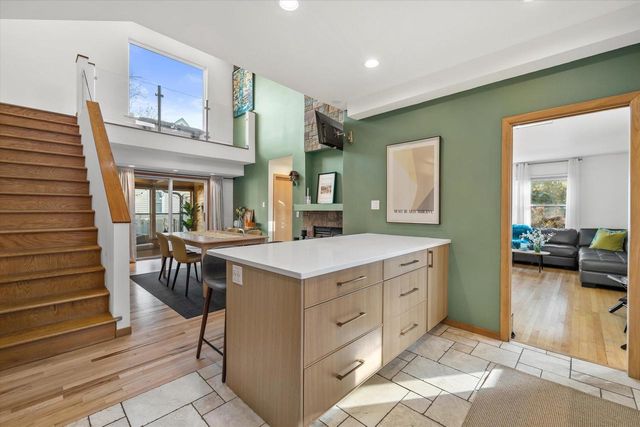 1024 E Colfax PLACE, Whitefish Bay, WI 53217