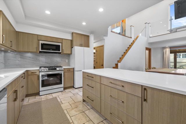 1024 E Colfax PLACE, Whitefish Bay, WI 53217