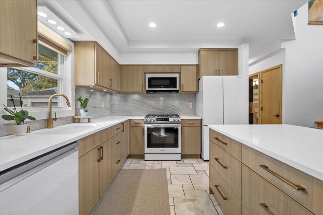 1024 E Colfax PLACE, Whitefish Bay, WI 53217