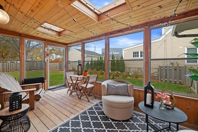 1024 E Colfax PLACE, Whitefish Bay, WI 53217