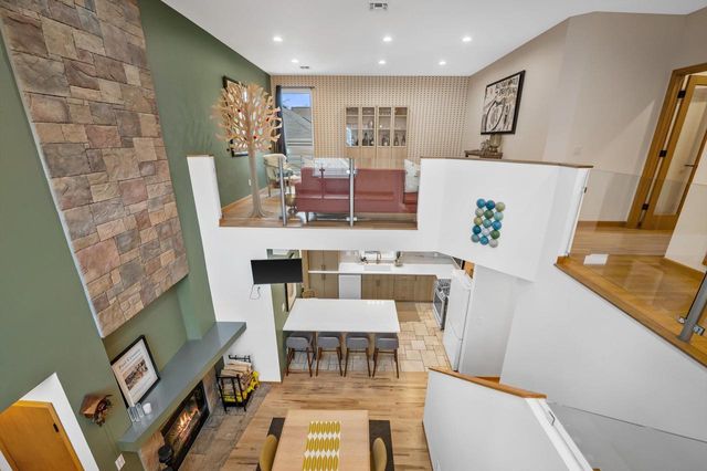 1024 E Colfax PLACE, Whitefish Bay, WI 53217