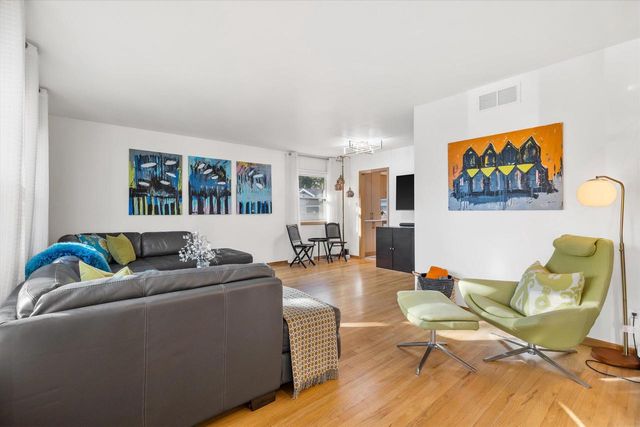 1024 E Colfax PLACE, Whitefish Bay, WI 53217