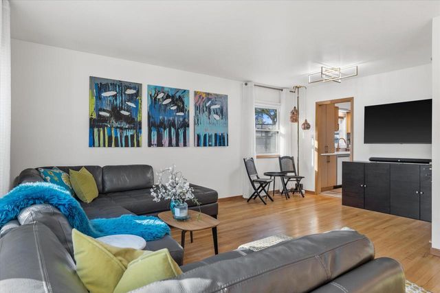 1024 E Colfax PLACE, Whitefish Bay, WI 53217