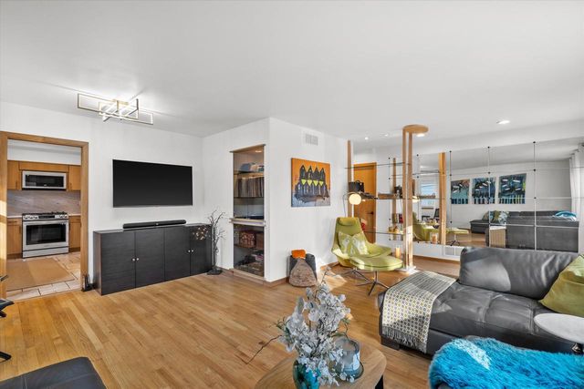 1024 E Colfax PLACE, Whitefish Bay, WI 53217