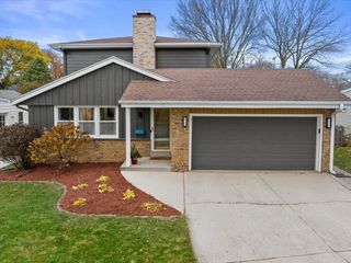 1024 E Colfax PLACE, Whitefish Bay, WI 53217