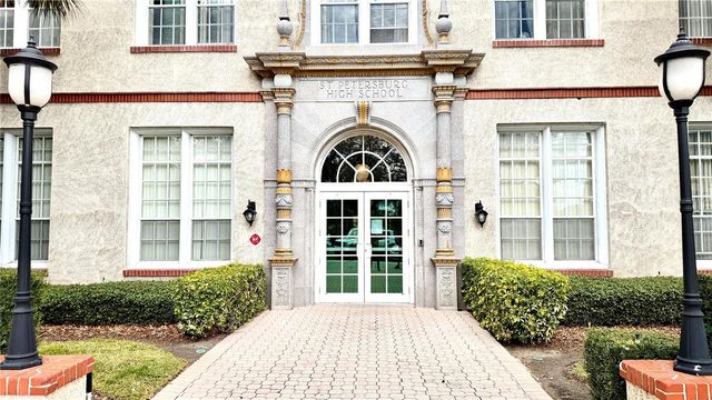 701 MIRROR LAKE DRIVE N 121, St Petersburg, FL 33701