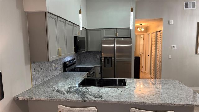 701 MIRROR LAKE DRIVE N 121, St Petersburg, FL 33701